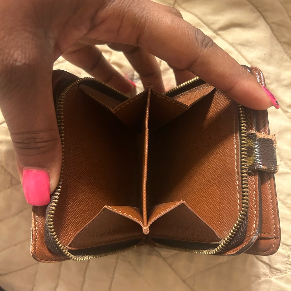 Lv Wallet Pretty Good Condition Callout On The Co… - image 5